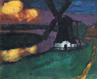 Sort-hvid m&oslash;lle ved vandet ved siden af et str&aring;t&aelig;kt hus p&aring; gr&oslash;nt land; en violet himmel spejler sig i vandet.